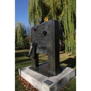 Northwestern Wildcats Postcard The Sculpture Garden of Northwestern University's Mary & Leigh Block Museum of Art NU0028